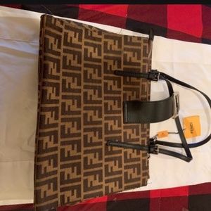 NEW & LIGHTLY USED WOMEN DESIGNER PURSES/HANDBAGS